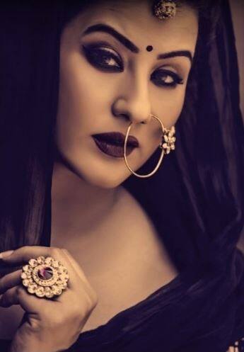 बिग बॉस में शिल्पा का अर्शी खान और आकाश ददलानी के साथ संबंध बेहद अच्छे थे. हालांकि जैसे-जैसे शो आगे बढ़ता गया, शिल्पा के सबसे अच्छे दोस्त उनके दुश्मन बनते चले गए.