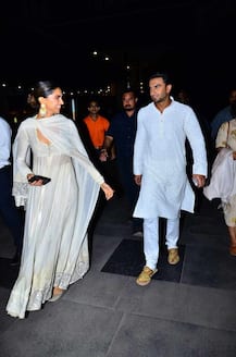 पद्मावत की स्क्रीनिंग: दिखा दीपिका-रणवीर का \'तेरे हाथ में मेरा हाथ हो, सारी जन्नतें मेरे साथ हो\' मोमेंट