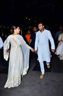 पद्मावत की स्क्रीनिंग: दिखा दीपिका-रणवीर का \'तेरे हाथ में मेरा हाथ हो, सारी जन्नतें मेरे साथ हो\' मोमेंट