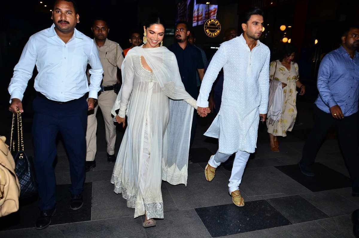 भारी विवाद की वजह से इसे बॉक्स ऑफिस पर भारी सफलता मिलने की उम्मीदें हैं.