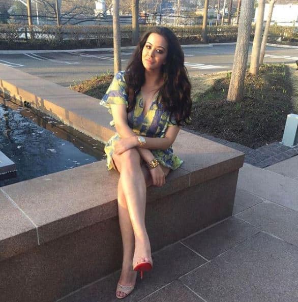 साल 1996 में ब्रेन ट्यूमर के कारण ऋचा का निधन हो गया था जिसके बाद संजय दत्त मे मान्यता से शादी कर ली थी. दूसरी शादी से संजय दत्त के दो जुड़वा बच्चें हैं.