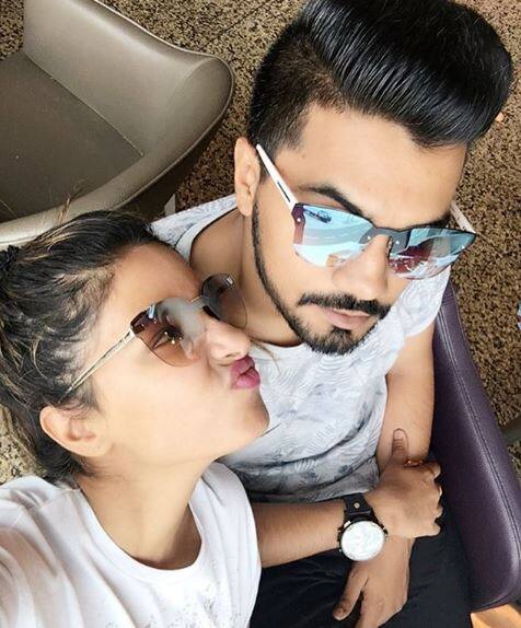 बिग बॉस खत्म होने के बाद हिना खान ने अपने फैंस को जानकारी दी थी कि वह रॉकी के साथ रिश्ते के सार्वजनिक होने से काफी खुशी हैं.