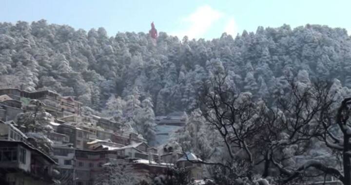 बर्फबारी से जहां राज्य में पर्यटन की बढ़ोतरी होगी वहीं किसानों को भी इसका फायदा मिलेगा. मसूरी के साथ-साथ केदारनाथ, बद्रीनाथ सहित ऊंचे इलाकों में भी बर्फबारी जारी है.