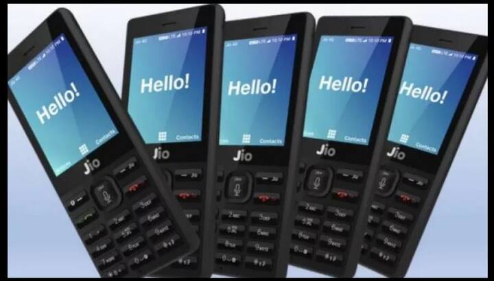  जियो फोन को लेकर नई रिपोर्ट सामने आई है जियो का जीरो इफेक्टिव प्राइस वाले इस फोन का प्रोडक्शन अब भारत में हो रहा है. इस फोन को पहले चाइनीज कंपनी बना रही थी लेकिन वक्त पर टारगेट डिवाइस ना दे पाने के कारण कंपनी ने ये काम अब भारत में ही शुरु कर दिया है.