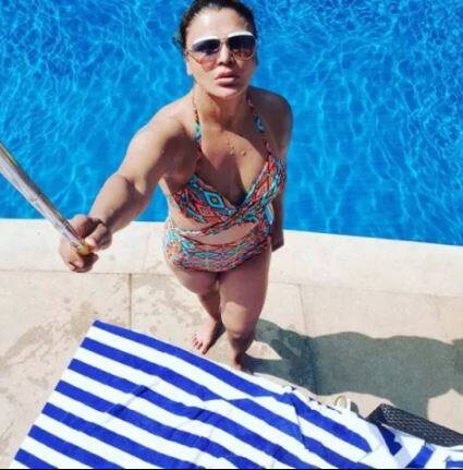 राखी सोशल मीडिया पर अपनी बोल्ड तस्वीरों और वीडियोज को लेकर हमेशा लाइमलाइट में रहती हैं.