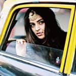 देसी हो बेपरवाह, हर लुक में उम्दा दिखती हैं निधि अग्रवाल