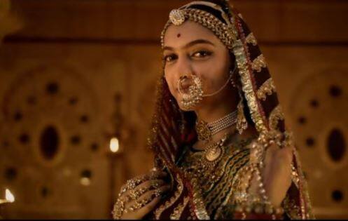 gurugram people watch sanjay leela bhansali padmaavat without and fear after serious voilence नहीं रोक पाईं करणी सेना, ‘पद्मावत’ देखने के लिए गुरुग्राम सिनेमाघरों में लगा बेखौफ दर्शकों का तांता