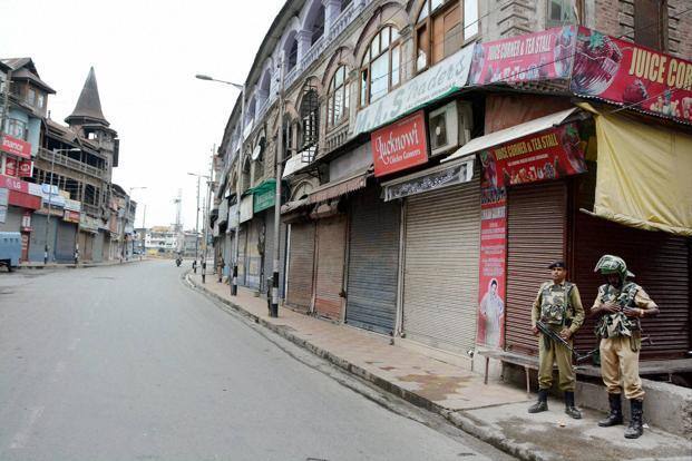 69वां गणतंत्र दिवस: एहतियातन कश्मीर में मोबाइल इंटरनेट सेवा बंद, पहली बार एक दिन पहले लगी पाबंदी 69th Republic Day: in a precautionary measure mobile and the Internet services halted in Kashmir 69वां गणतंत्र दिवस: एहतियातन कश्मीर में मोबाइल इंटरनेट सेवा बंद, पहली बार एक दिन पहले लगी पाबंदी