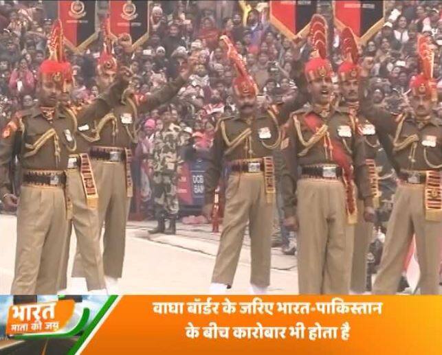 बीटिंग द रिट्रीट सेरेमनी परेड में शामिल होने वाले जवान एक खास तरह की ड्रेस पहनकर निकलते हैं और सर पर लाल रंग की टोपी लगाते हैं.
