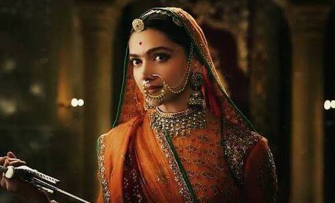 Box Office: पहले ही दिन 'पद्मावत' ने छोड़ा 'बाहुबली 2' को पीछे, 'दंगल' को भी चटा दी धूल, ये रहा कलेक्शन padmaavat overseas box office collection beats prabhas baahubali 2 and aamir khan dangal Box Office: पहले ही दिन 'पद्मावत' ने छोड़ा 'बाहुबली 2' को पीछे, 'दंगल' को भी चटा दी धूल, ये रहा कलेक्शन