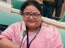 यूपी: बच्चों को अब भी इंतजार लेकिन शिक्षा मंत्री ने तोड़ा \'वादा\', पहन लिया स्वेटर