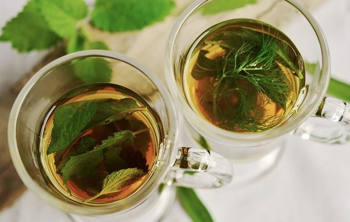 weight loss tips Herbal Tea good For Weight Loss marathi news Herbal Tea : वजन कमी करण्यासाठी हर्बल टी उपयुक्त; आठवड्यातच दिसून येईल सकारात्मक बदल