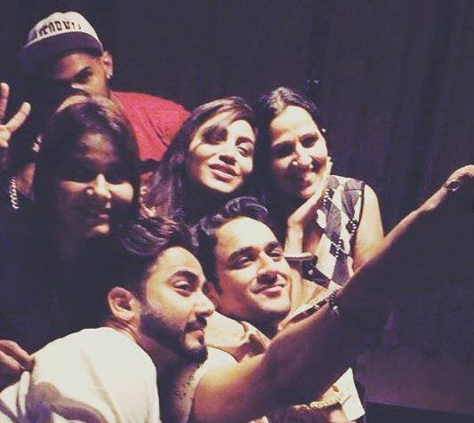 विजेता बनने के बाद शिल्पा शिंदे के पार्टी के कई वीडियो वायरल हुए हैं. हो ना हो शो की नाराजगी अब तक कायम है और अर्शी खान की पार्टी में शिल्पा के नहीं पहुंचने की एक वजह ये नाराजगी भी हो सकती है.