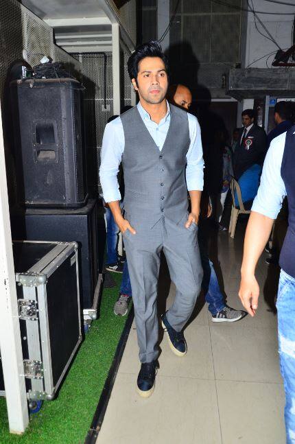 वहीं वरुण धवन भी इवेंट में इस लुक में नजर आए. (तस्वीर: मानव मंगलानी)