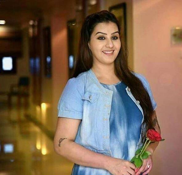रिएलिटी शो 'बिग बॉस' सीजन 11 की विजेता शिल्पा शिंदे ने आखिरकार अपनी शादी को लेकर चुप्पी तोड़ी है. शो जीतने के बाद यह पहला मौका है जब शिल्पा शिंदे ने किसी इंटरव्यू में अपनी शादी को लेकर बात की.