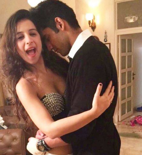 इंस्टाग्राम पर लाइव के दौरान बेनाफ्शा ने कहा है कि वह कभी भी वरुण के साथ रिलेशनशिप में नहीं रहीं.