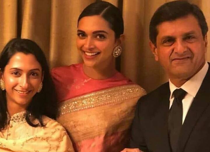 दीपिका पादुकोण और उनके परिवार के लिए ये पल बेहद खास रहा. दीपिका पादुकोण अपनी मां, बहन और पिता के साथ इस समारोह में पहुंची.