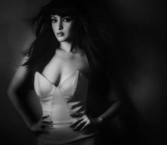 फिल्म 'स्टाइल' में रिया के रोल की काफी सराहना हुई थी. रिया ने मॉडलिंग भी की है.