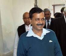 दिल्ली में सीलिंग पर संग्राम: व्यापारियों के साथ मार्च करेंगे विजय गोयल, उपराज्यपाल से मिलेंगे केजरीवाल