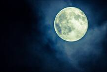 जानिए, आज लगने वाले पूर्ण चंद्रग्रहण की कुछ खास बातें