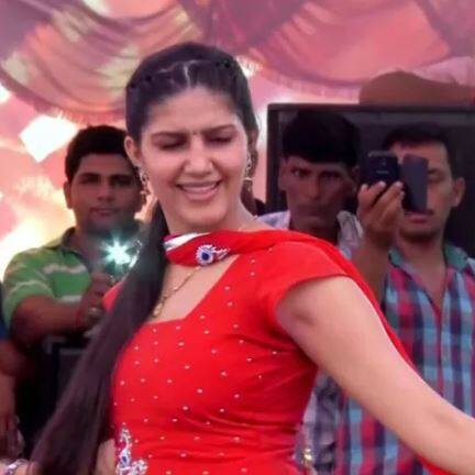 हरियाणा की डांसिंग सेंसेशन सपना चौधरी को रिएलिटी शो 'बिग बॉस 11' के जरिए एक अलग पहचान मिली है. एक तरफ जहां सपना चौधरी जल्द ही बॉलीवुड में डेब्यू करने जा रही हैं, तो वहीं इसी बीच उन्होंने सलमान खान को लेकर बड़ी बात कही है.