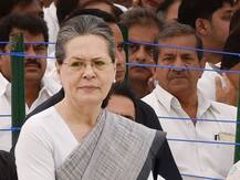 स्टालिन से बोलीं सोनिया गांधी, \'करूणानिधि मेरे लिए पिता तुल्य थे\'