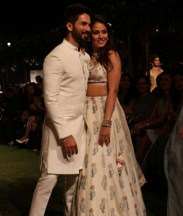 जहां मीरा ऑफ वाइट लहंगे में किसी परी से कम नहीं लग रही थी, वहीं शाहिद भी एकदम रॉयल लुक में नजर आ रहे थे.PHOTO (Manav Manglani)
