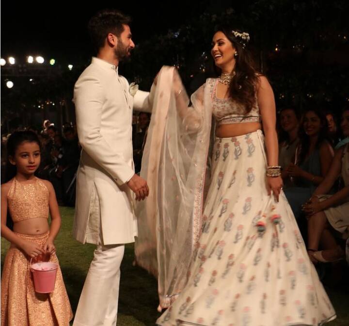 इस दौरान रैंप पर दोनों की कैमेस्ट्री साफ देखी जा सकती थी. दोनों एक दूसरे की आंखों में खोए हुए नजर आए.PHOTO (Manav Manglani)