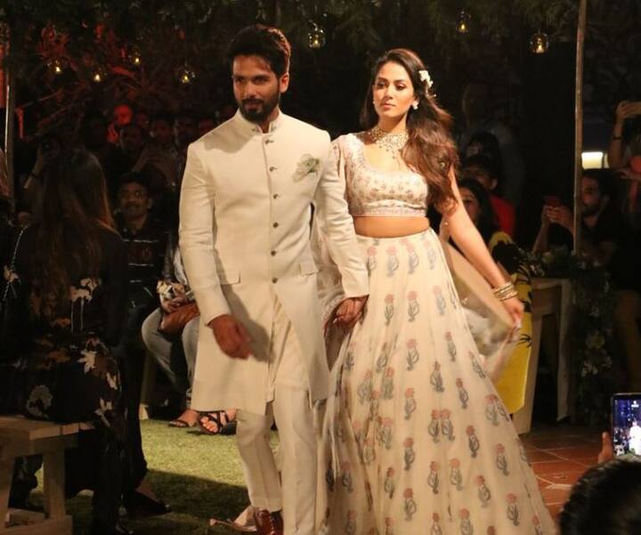 इस दौरान दोनों एक दूसरे के हाथों में हाथ डाले नजर आए. अनीता डोंगरे के डिजाइन आउटफिट में दोनों ही बेहद खूबसूरत लग रहे थे. PHOTO (Manav Manglani)