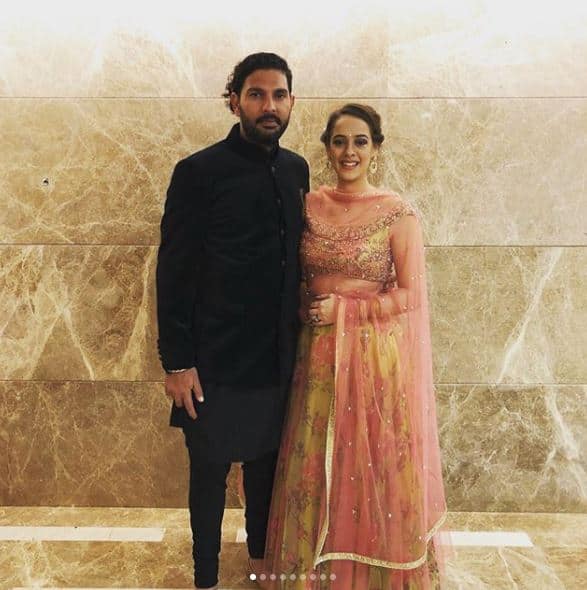 इस बात पर लोगों ने सोशल मीडिया पर युवराज को ट्रोल किया. इस पर दोनों के ही फैन्स ने इस पर जमकर मजे लिए.