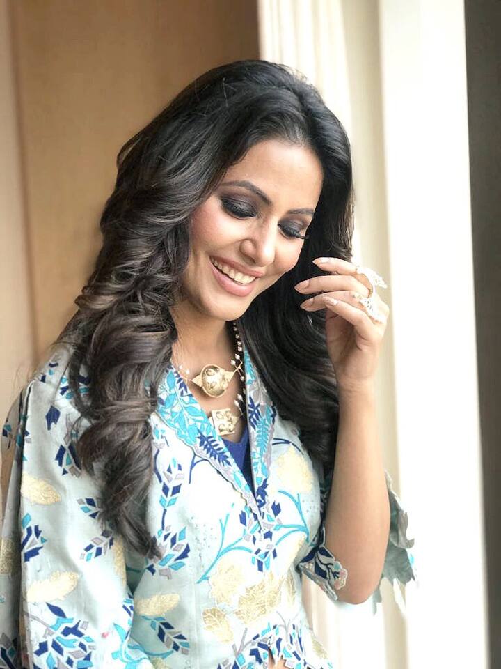 अपने फैंस को तो वे हमेशा ही उम्दा लगती हैं लेकिन कहने वाली बात नहीं है कि इस ड्रेस में बेहद खूबसूरत लग रही थीं.