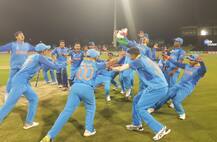 अंडर 19 वर्ल्डकप: ऑस्ट्रेलिया पर भारत की धमाकेदार जीत, टीम से ज़्यादा कोच की हो रही है तारीफ़