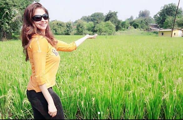 हालांकि उर्मिला सोशल मीडिया पर काफी एक्टिव रहती हैं और इसी के जरिए वो अपने फैंस से भी कनेक्ट हैं. (तस्वीर- urmilamatondkarofficial)
