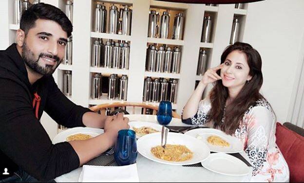 उर्मिला की शादी की बात करें तो उन्होंने अपने ब्वॉयफ्रेंड मोहसिन अख्तर के साथ साल 2016 में एक प्राइवेट इवेंट में शादी कर ली थी. इस शादी में उनके परिवार और करीबी दोस्त ही शामिल हुए थे. (Photo- urmilamatondkarofficial)