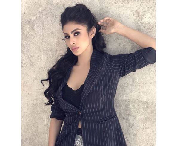 बताया जा रहा है कि 'अक्षय कुमार' की 'गोल्ड' का टीज़र आज लॉन्च होने जा रहा है. अक्षय कुमार ने इस फिल्म को रितेश सिधवानी और फरहान अख्तर के एक्सेल एंटरटेनमेंट के साथ मिलकर बनाया है.