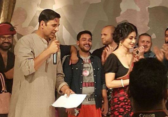 बता दें कि मौनी रॉय को मशहूर सीरियल 'नागिन 2' के जरिए खास पहचान मिली है. इसके अलावा मौनी सोशल मीडिया पर शेयर की जाने वाली तस्वीरें की वजह से अक्सर चर्चा में रहती हैं.