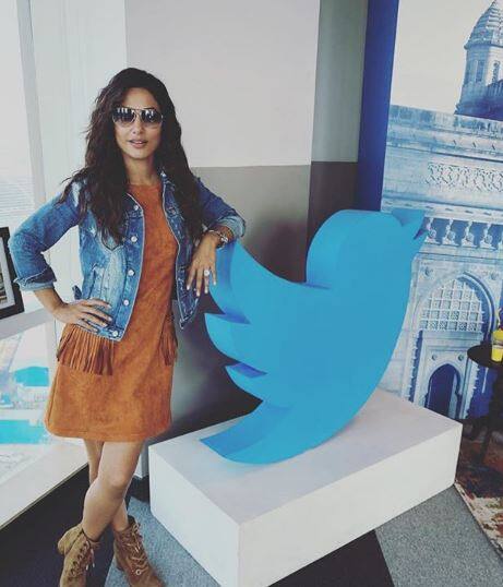 इसके साथ ही हिना खान ने जानकारी दी है कि उनके पास कुछ फिल्म की स्क्रिप्ट हैं. हिना ने ये भी बताया है कि अब वह किसी टीवी सीरियल में काम नहीं करना चाहती हैं.