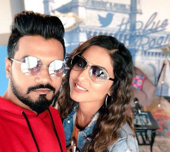 इन दिनों हिना खान अक्सर अपने ब्वॉयफ्रेंड रॉकी के साथ पार्टी करते हुए नज़र आती हैं. हिना खान अपनी मस्ती की तस्वीरों को सोशल मीडिया पर शेयर करती रहती हैं.