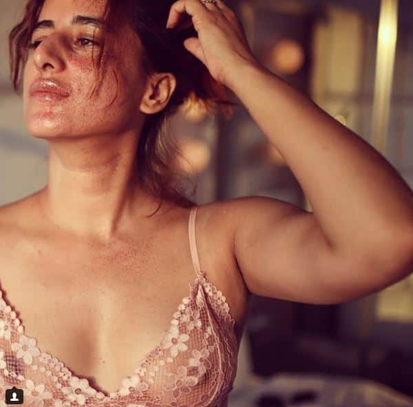 वहीं उनका जन्म मायानगरी के नाम से मशहूर मुंबई में हुआ था.