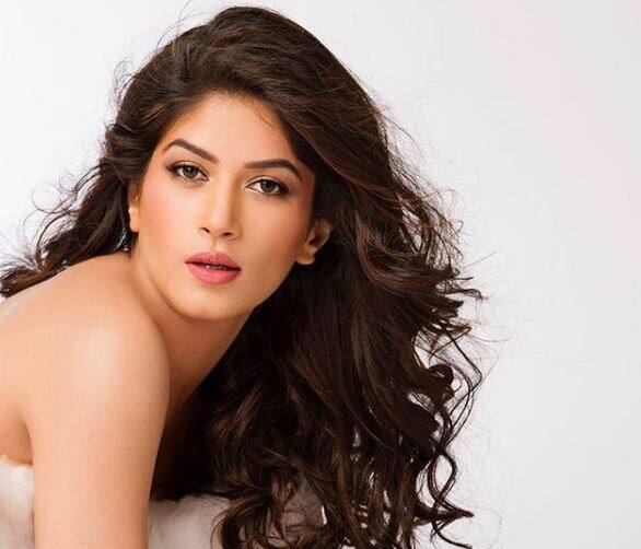 वैलेंटाइन डे से अलग मीडिया रिपोर्ट्स में यह भी दावा किया गया है कि बंदगी कालरा जल्द ही बॉलीवुड में डेब्यू करने जा रही हैं.