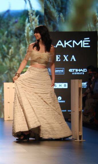 कल्कि इंस्टाग्राम और ट्विटर जैसे सोशल मीडिया प्लेटफॉर्म्स पर बेहद एक्टिव और फेमस हैं.