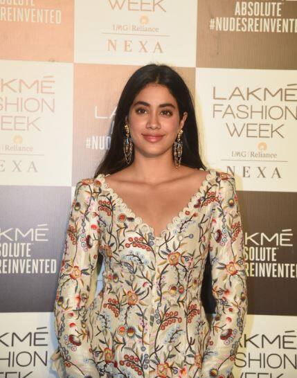 दोनों स्टार किड्स की इस फिल्म के प्रोड्यूसर करण जौहर हैं.