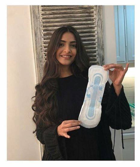 फिल्म 'पैडमैन' की एक्ट्रेस सोनम कपूर यूं तो फिल्मों का प्रमोशन करने जाती हैं लेकिन इस बार उन्होंने प्रमोशन का अंदाज़ बदल लिया है.