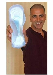 बॉलीवुड पर चढ़ा \'पैडमैन\' का खुमार, हाथ में पैड लिए दिखे ये सुपरस्टार्स