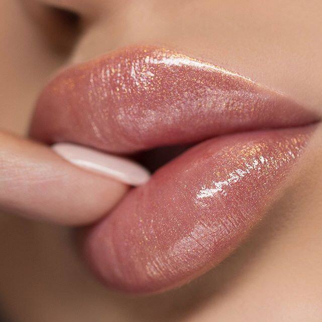 इस वीडियो क्लिप के अंत में काइली ने अपनी नन्हीं परी की एक झलक भी साझा की.