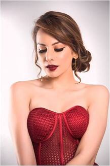 इस एक्स बिग बॉस कंटेस्टेंट ने अपनी अदाओं से ढाया कहर, तस्वीरें हुईं वायरल