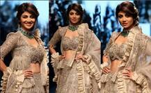 लैक्मे फैशन वीक 2018 में जयंती रेड्डी के लहंगे में खूब जच रही हैं शिल्पा शेट्टी