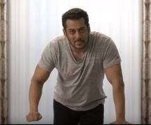 सलमान की फिल्म में लिए जाने के एलान से पहले वरीना हुसैन ने डिलीट किए अपने पुराने पोस्ट!