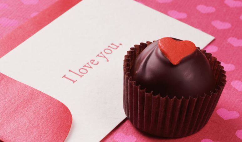 long distance relationship valentines day gift यदि आप लॉन्ग डिस्टेंस रिलेशनशिप में हैं तो ऐसे बना सकते हैं वैलेंटाइन डे को खास