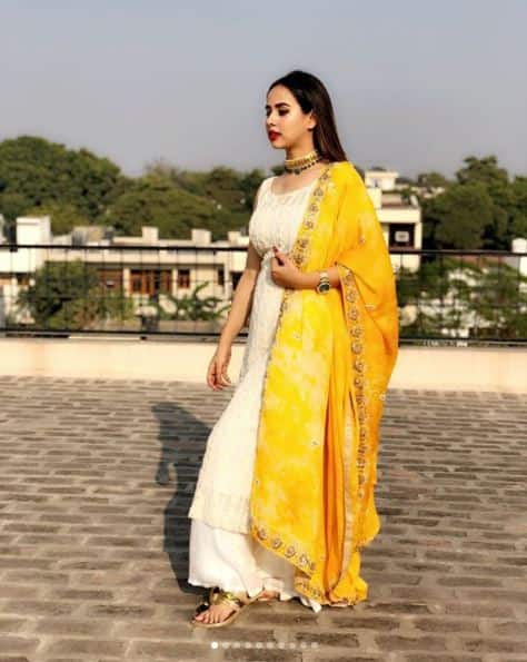 सुनंदा के सोशल मीडिया एकाउंट पर नजर डाले तो उन्होंने एक से एक खूबसूरत तस्वीर पोस्ट की है.